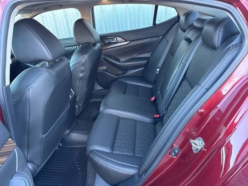 Used 2017 Nissan Maxima Platinum image 10