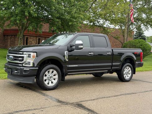 Used 2022 Ford F250 Platinum AWD/4WD image 2