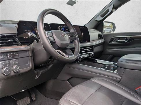 Used 2025 Chevrolet Suburban Z71 AWD/4WD image 9