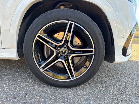 Used 2025 Mercedes-Benz GLS 450 4MATIC image 4