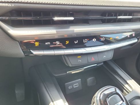 Used 2024 Cadillac XT4 Premium Luxury image 16