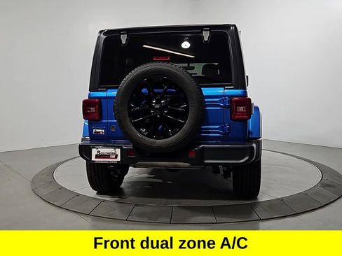 Used 2021 Jeep Wrangler Unlimited Sahara AWD/4WD image 4