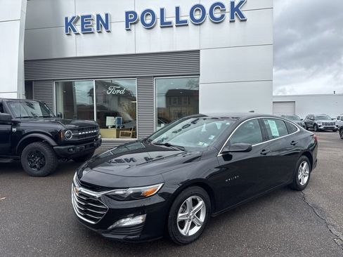 Used 2024 Chevrolet Malibu LT image 2