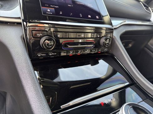 Used 2023 Jeep Grand Cherokee Altitude image 27