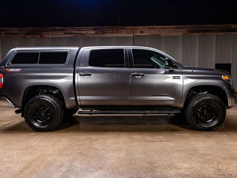 Used 2019 Toyota Tundra SR5 w/ SR5 Upgrade Package image 10