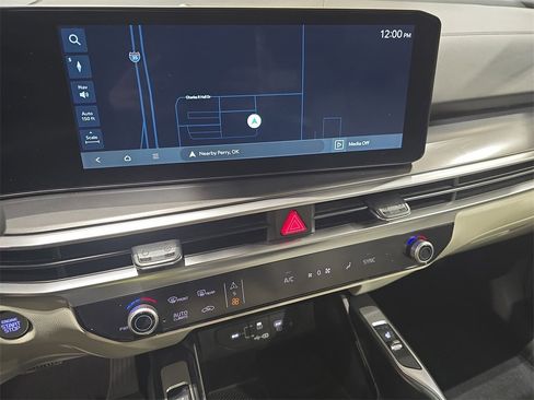 Used 2024 Kia Sorento EX w/ Panoramic Sunroof Package image 23