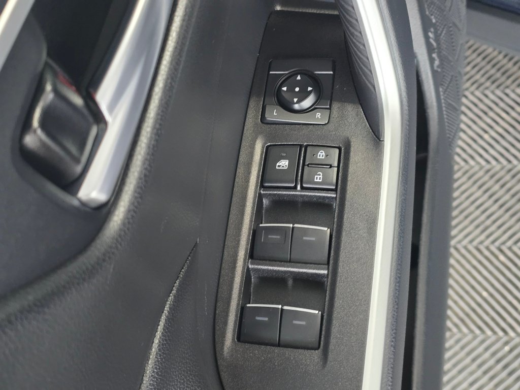 Used 2025 Toyota RAV4 XLE AWD/4WD image 20