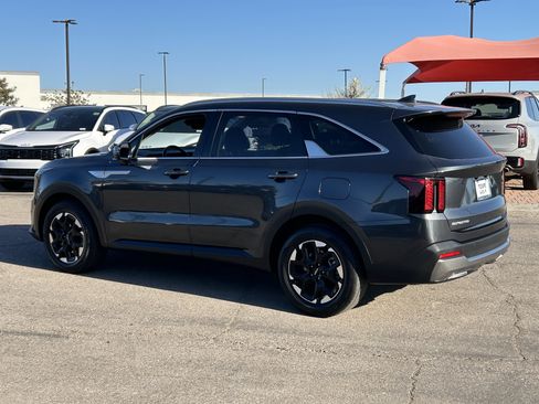 Certified 2024 Kia Sorento S image 4