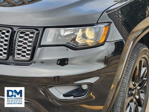 Used 2021 Jeep Grand Cherokee Laredo X image 12