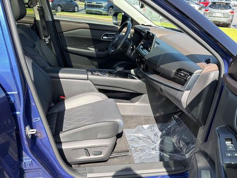 Used 2023 Nissan Rogue Platinum AWD/4WD image 13