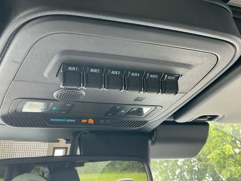 Used 2025 Ford Bronco Badlands AWD/4WD image 24