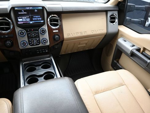 Used 2015 Ford F250 Lariat w/ Lariat Interior Package AWD/4WD image 38