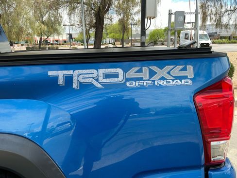Used 2017 Toyota Tacoma TRD Off-Road image 25