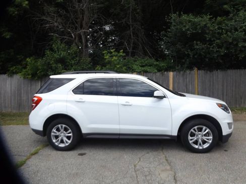 Used 2017 Chevrolet Equinox LT w/ Convenience Package FWD image 8