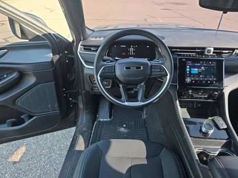 Used 2024 Jeep Grand Cherokee Laredo w/ Luxury Tech Group I AWD/4WD image 8