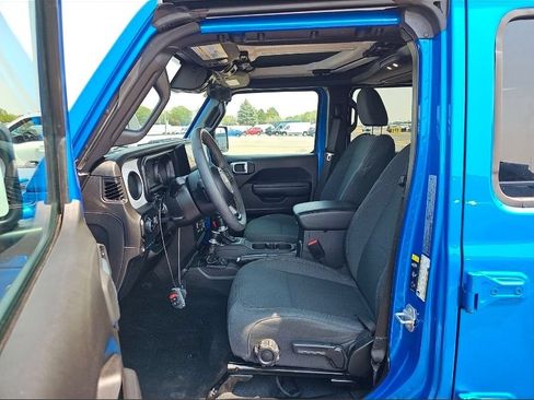 Used 2024 Jeep Wrangler Unlimited w/ Convenience Group AWD/4WD image 5