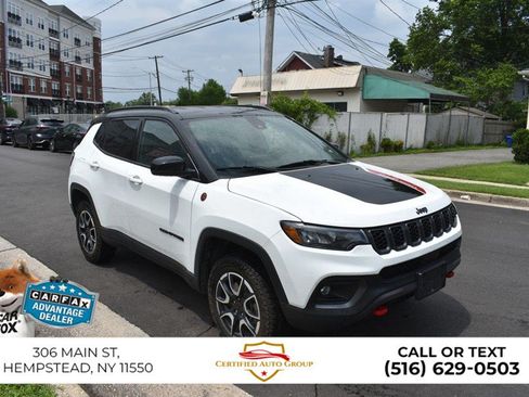 Used 2025 Jeep Compass Trailhawk AWD/4WD image 4