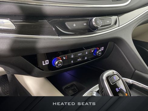 Used 2020 Buick Enclave Essence AWD/4WD image 5
