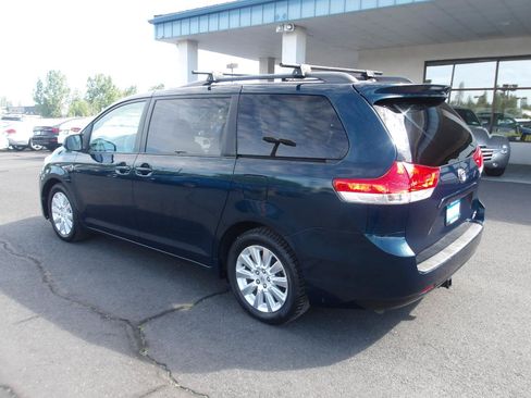 Used 2012 Toyota Sienna XLE AWD/4WD image 3