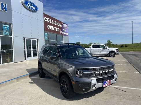 Used 2025 Ford Bronco Sport Badlands AWD/4WD image 7