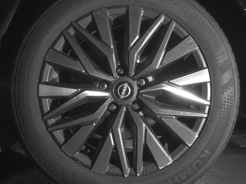 Used 2025 Nissan Altima 2.5 SV FWD image 14