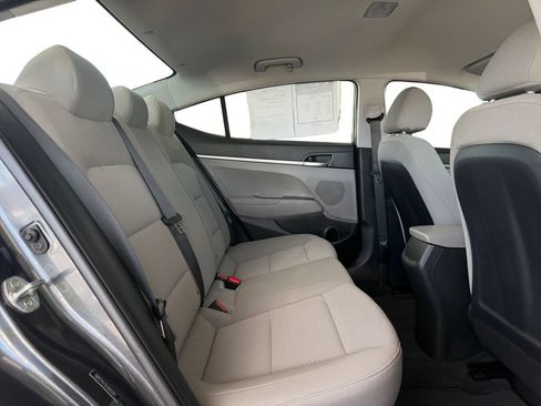 Used 2020 Hyundai Elantra SE FWD image 18