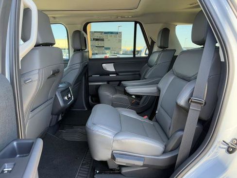 New 2025 Ford Expedition Active image 14