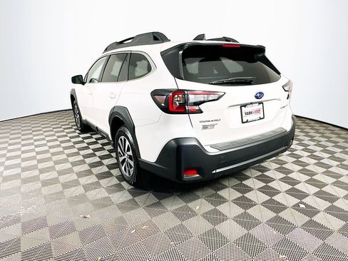 Used 2025 Subaru Outback Premium w/ Popular Package #1A image 7