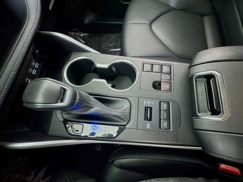 Used 2023 Toyota Highlander XLE image 23