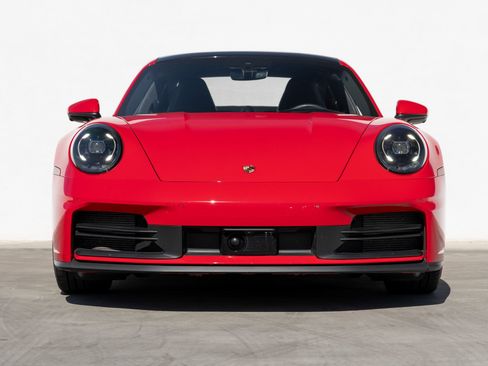 Certified 2025 Porsche 911 Carrera RWD image 10