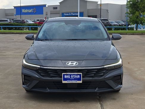 Used 2025 Hyundai Elantra Limited FWD image 10