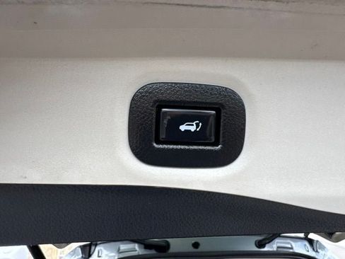 Used 2018 Nissan Rogue SV FWD image 20