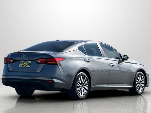 Used 2024 Nissan Altima 2.5 SV image 5