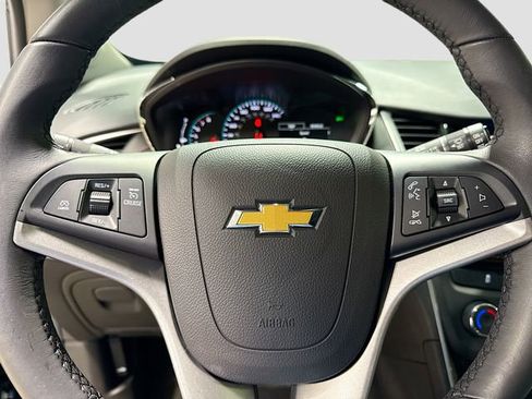 Used 2022 Chevrolet Trax LT w/ LT Convenience Package image 13