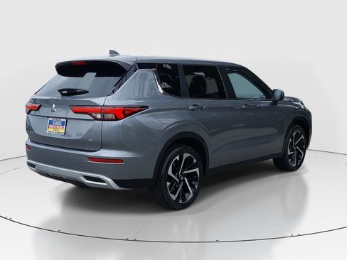 Used 2024 Mitsubishi Outlander SE AWD/4WD image 7