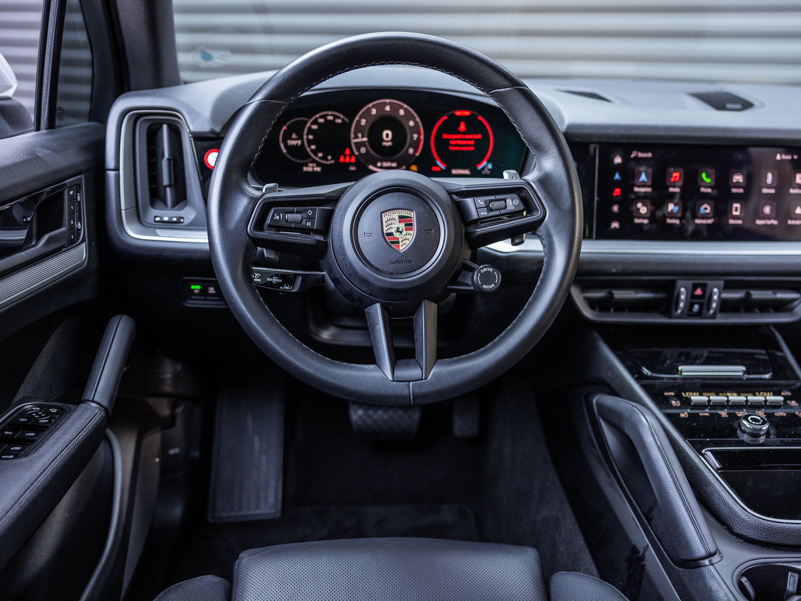 Certified 2024 Porsche Cayenne AWD/4WD image 12