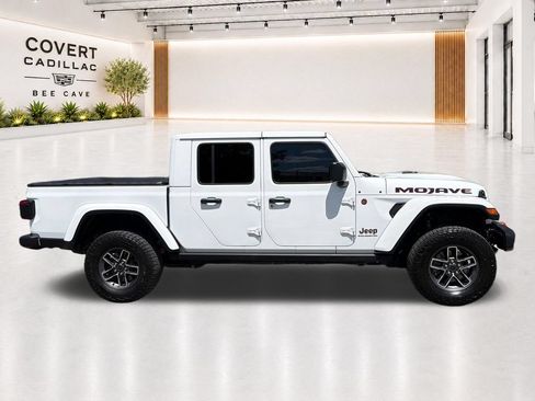 Used 2025 Jeep Gladiator Mojave w/ Convenience Group AWD/4WD image 16