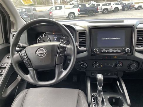 Used 2022 Nissan Frontier SV image 14