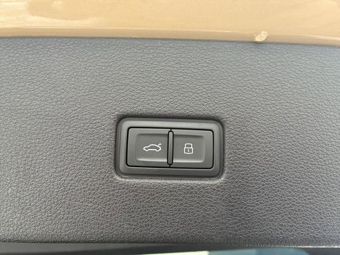 Used 2024 Audi SQ8 Premium Plus w/ 23" Wheel Package image 39