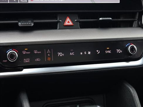 Used 2025 Kia Sportage SX image 18