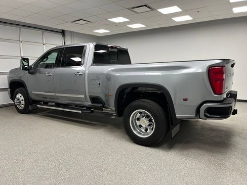 Used 2025 Chevrolet Silverado 3500 High Country w/ High Country Premium Package AWD/4WD image 7
