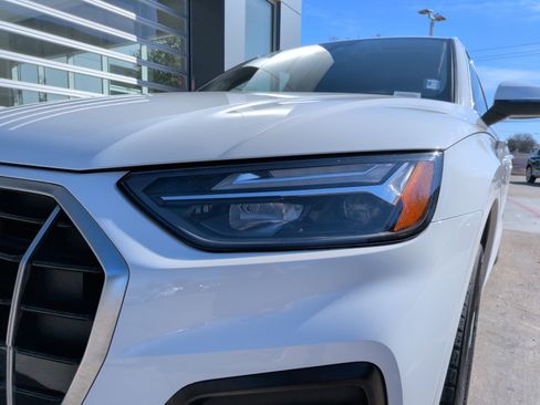 Used 2023 Audi Q5 2.0T Premium w/ Convenience Package image 6