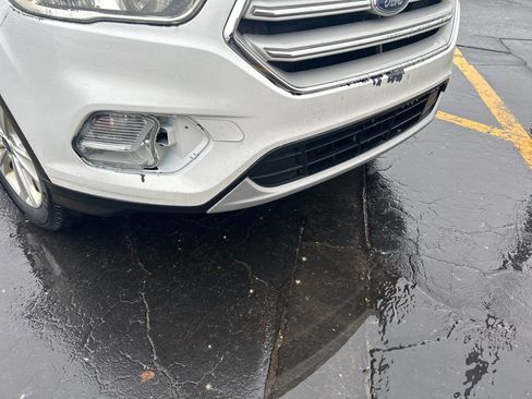Used 2018 Ford Escape SE image 2