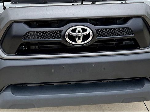 Used 2015 Toyota Tacoma 2WD Access Cab image 32