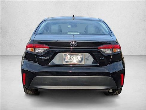 Used 2025 Toyota Corolla LE image 7