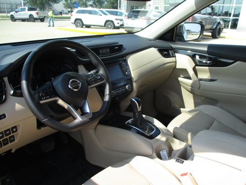 Used 2020 Nissan Rogue SL w/ Premium Package AWD/4WD image 15