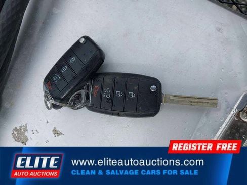 Used 2017 Kia Sorento LX image 22