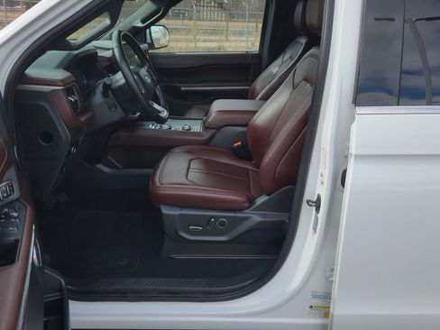 Certified 2024 Ford Expedition Limited image 25