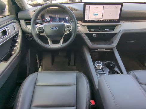 Certified 2025 Ford Explorer Active w/ Active Comfort Package RWD image 14