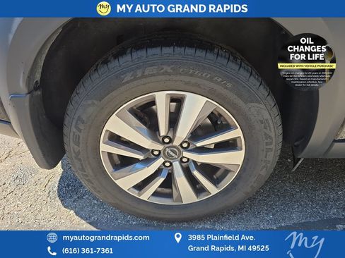 Used 2022 Nissan Pathfinder SL AWD/4WD image 32